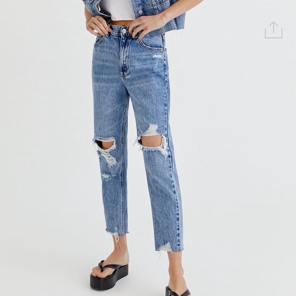 Pull&Bear Mom Jeans w/ Ripped Knees